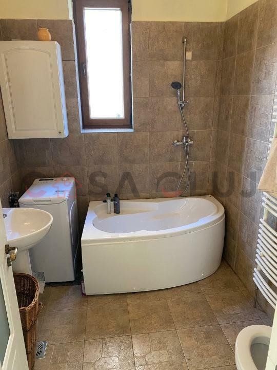 Apartament în vilă, zonă centrală, parcare - Poză 8