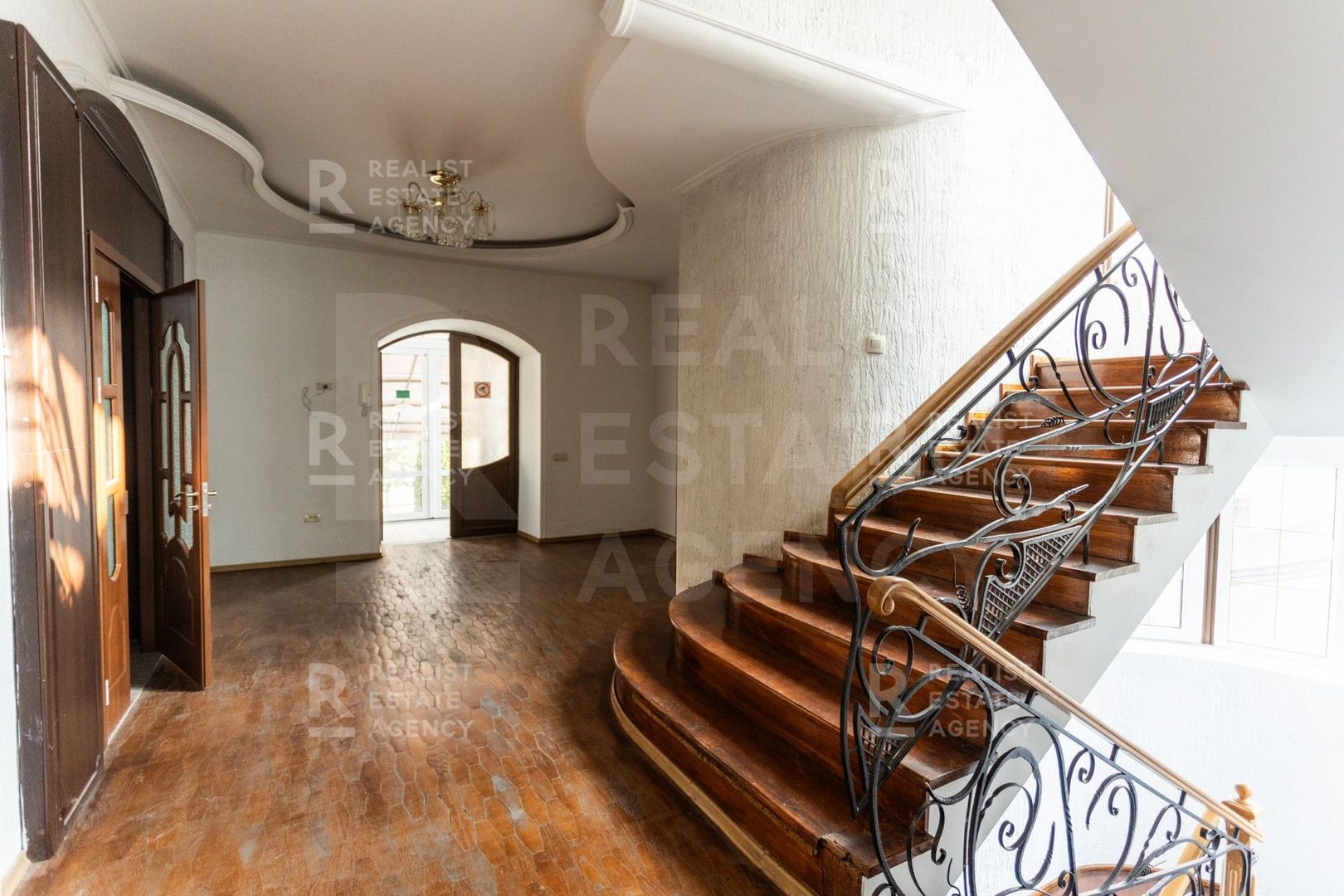 Chirie, oficiu, 4 nivele, 11 odăi, str. Mazililor, Botanica - Poză 3