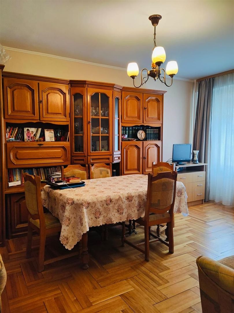 Apartament 3 camere pe Stefan Cel Mare - Poză 1