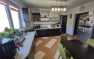 Casă cu grădină generoasă, perfectă pentru familie - Luna de Sus. - Poză 1