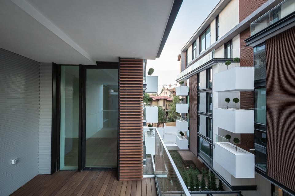 One Charles de Gaulle - Poză 7