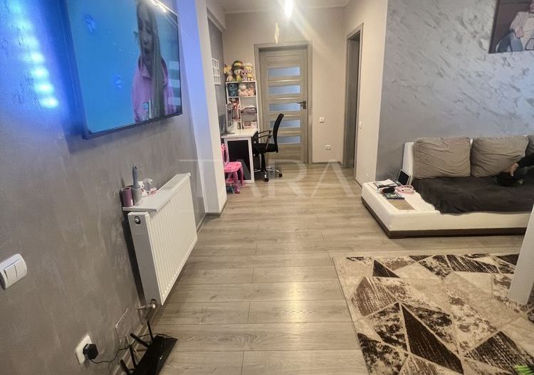 Vând apartament cu 2 camere în Florești, zona Florilor. - Poză 5