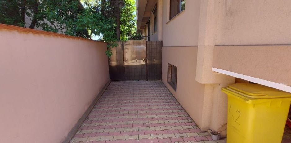 Apartament cu 3 camere pentru vanzare | curte 24 mp | Damaroaia - Poză 12