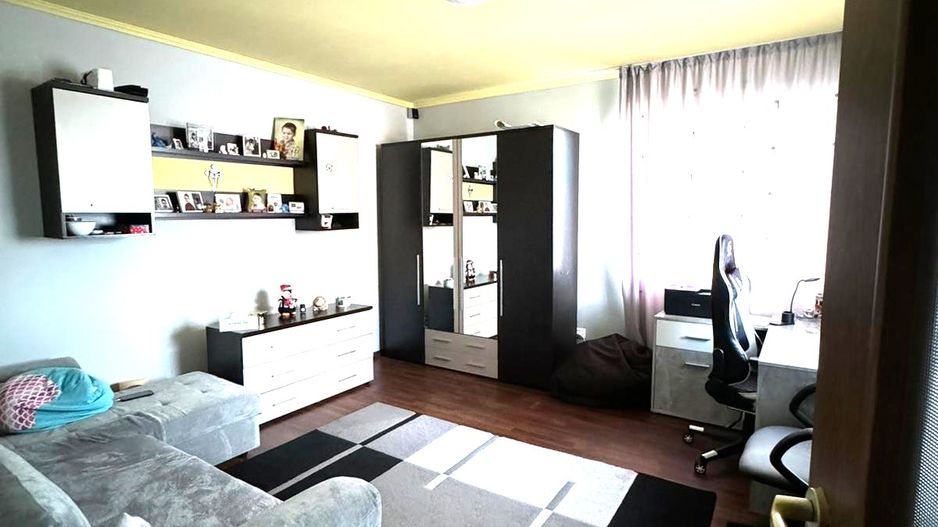 Casă / Vilă cu 5 camere de vânzare în zona Someseni - Poză 4