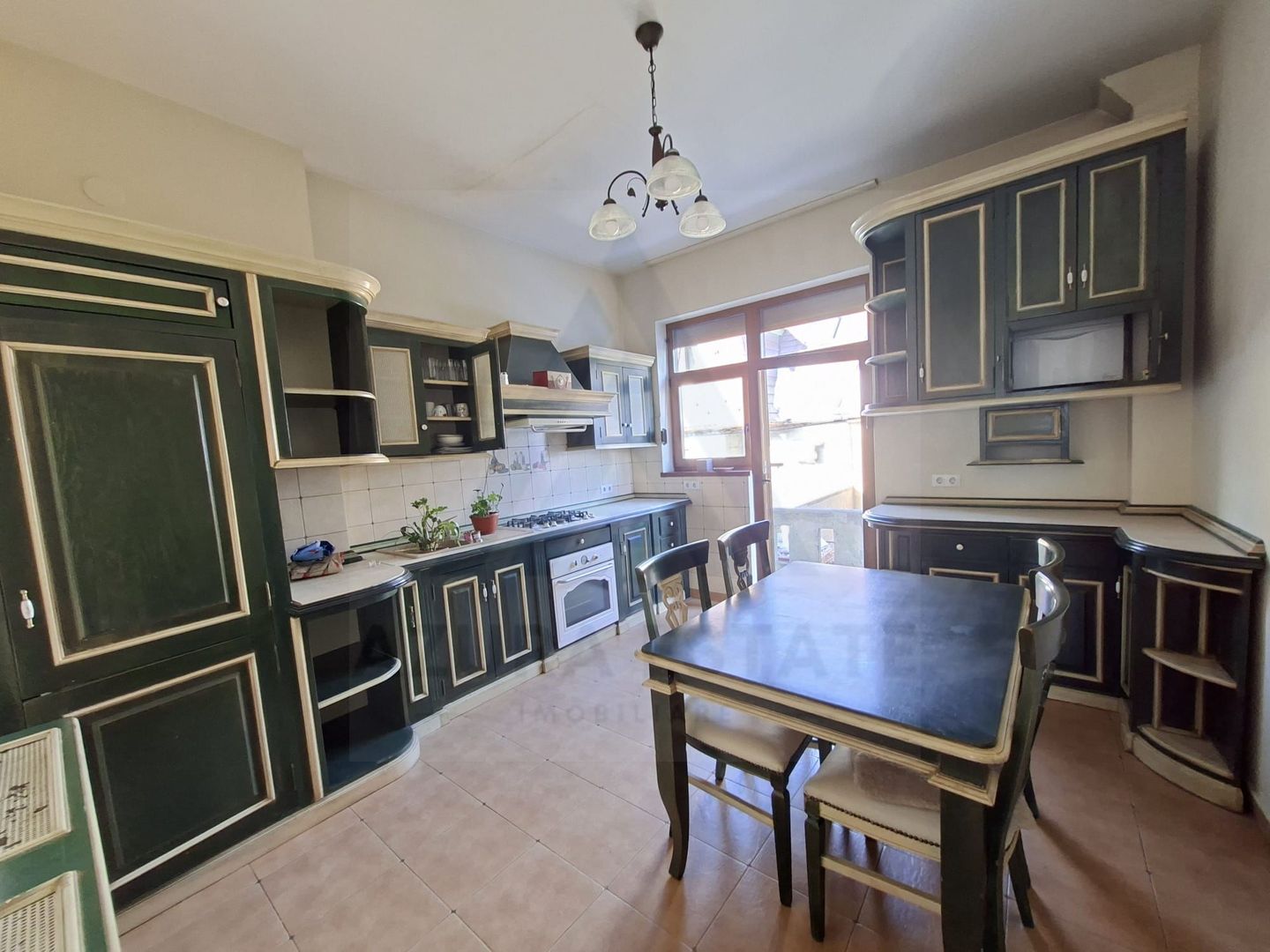 Apartament modern 3 camere curte individuala pe Bulevardul Victoriei - Poză 9