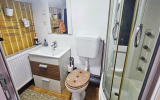 🏡 Casă spațioasă cu 9 camere în Strejnicu – pentru locuință, birouri - Poză 52