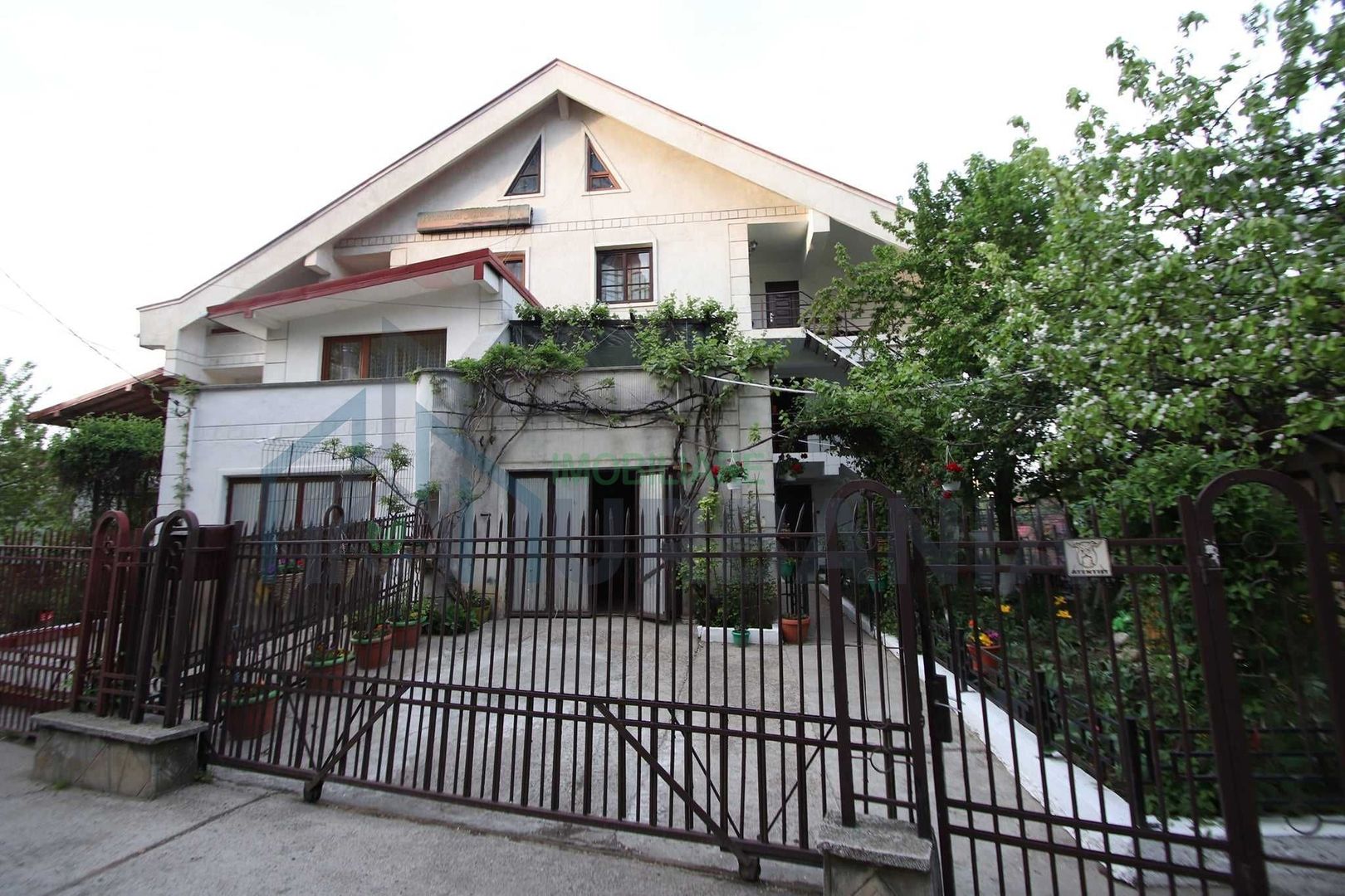 Vilă modernă în Tătărași, 240 mp, 6 camere, terasă cu vedere - Poză 1