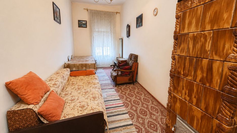 Apartament ultracentral de vânzare - 4 boxe incluse + acoperiș nou - Poză 3