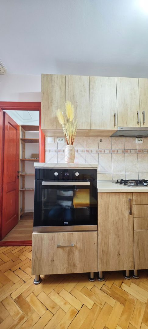 Apartament mare, decomandat, bucatarie separata. PET FRIENDLY. - Poză 30