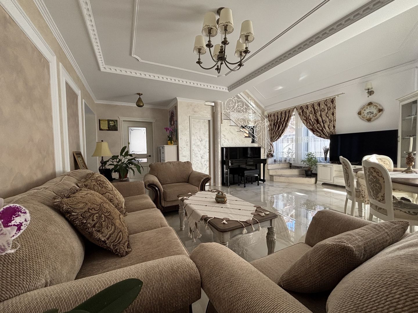Casa INDIVIDUALA 6 camere, curte superba - zona Brana, Selimbar - Poză 1