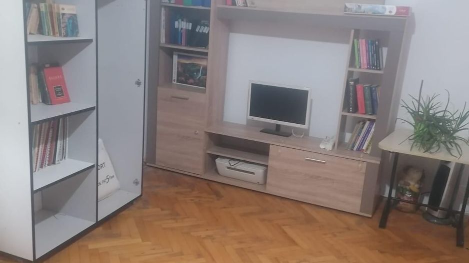 Vand apartament 3 camere langa policlinica Malcoci - Poză 1