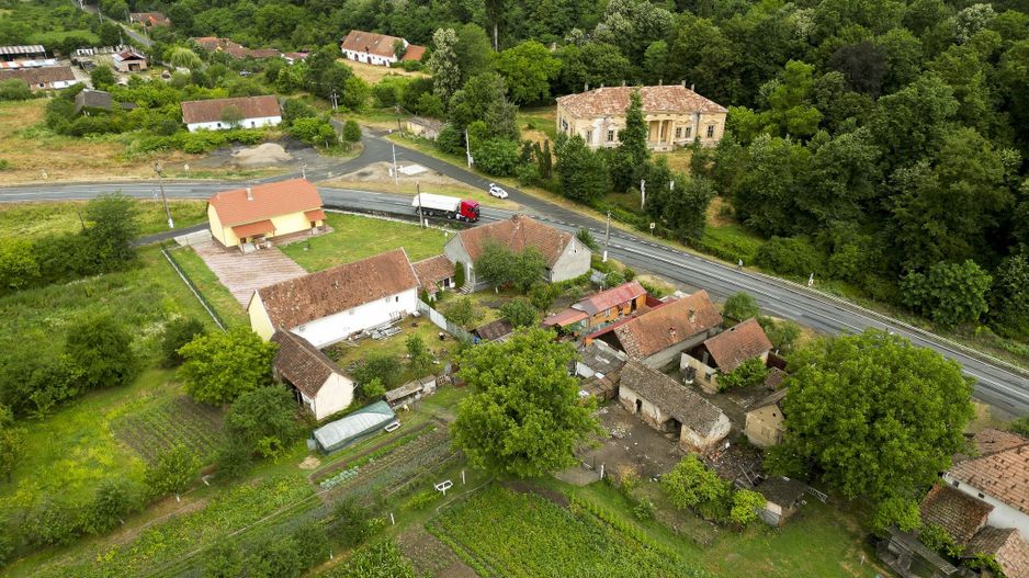 Teren şi casă în Odvoş - Poză 3