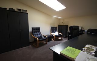 O casa deosebita cu Piscina - Poză 24