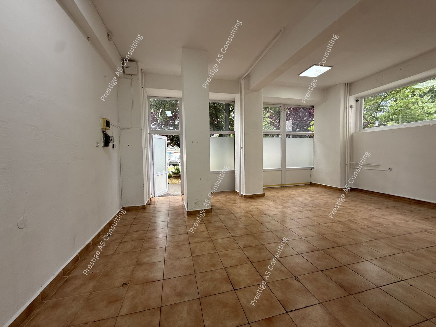 Spatiu comercial Parter cu Vad comercial | 80mp Soarelui-Uranus Plaza - Poză 3