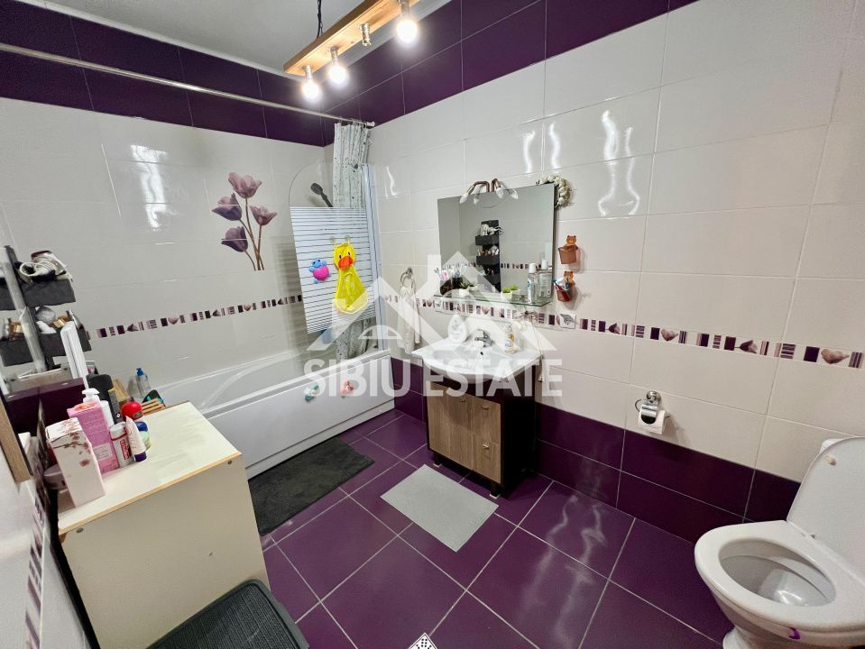 Casa moderna, spațioasa, curte generoasa pe un nivel în Sura Mare - Poză 11