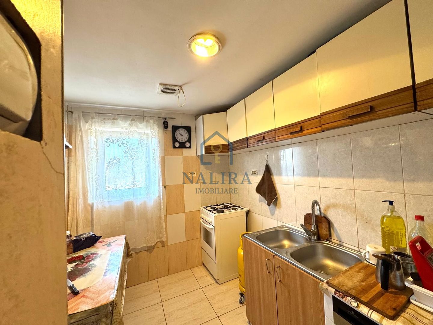 Casa de caramida de vanzare Surdesti cu teren intravilan 5000mp - Poză 12