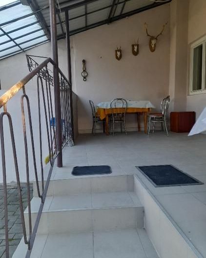 BRASADAS vinde casa cu etaj, 4 camere, central, acces cu masina. - Poză 3