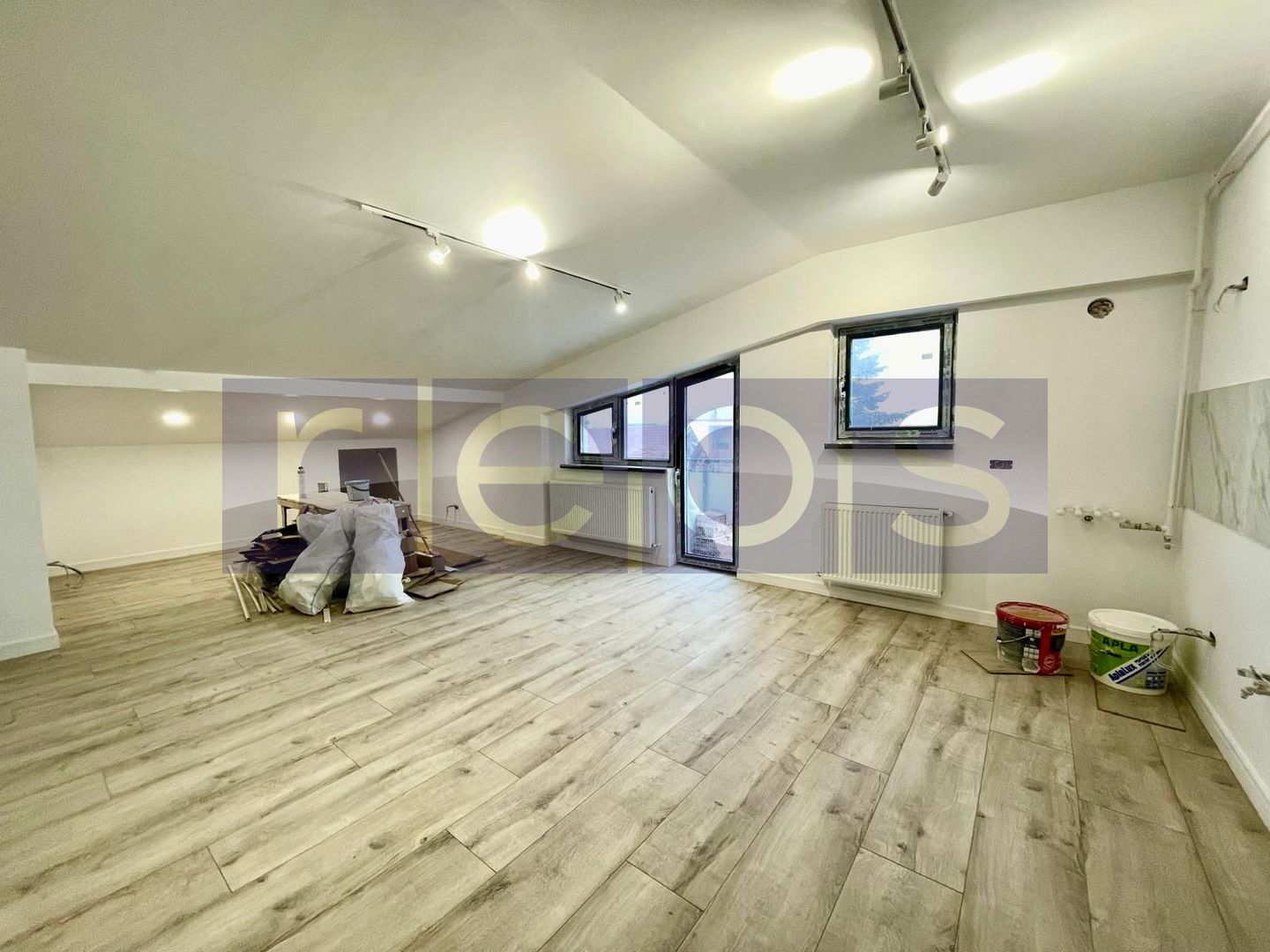 VANZARE APARTAMENT 3 CAMERE TEPES VODA CALEA CALARASILOR 87MP MANSARDA - Poză 1