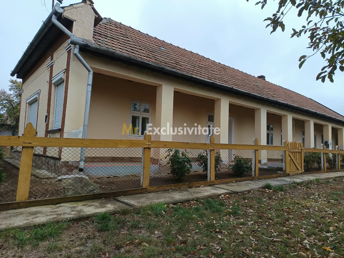 Casă tradițională cu teren de 4.400 mp în Vașad - Poză 1