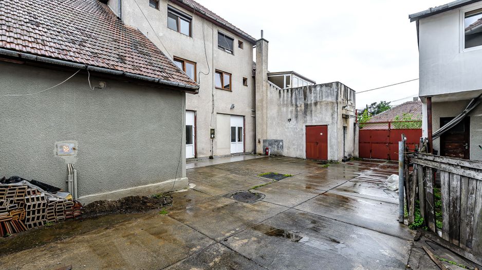 Imobil spațiu comercial și 11 apartamente - Poză 22