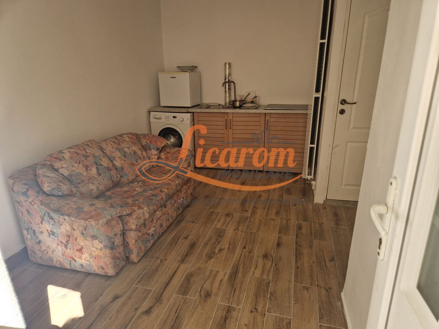 Garsoniera in casa str Iuliu Maniu curte comuna. - Poză 10