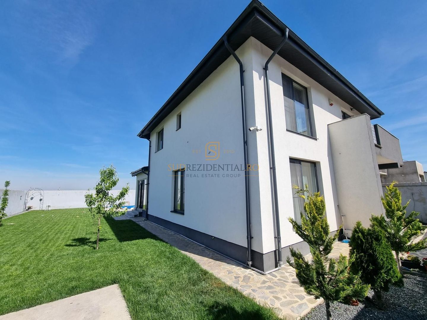 Vila individuala cu 5 camere si piscina, mobilata si utilata, Popesti - Poză 3