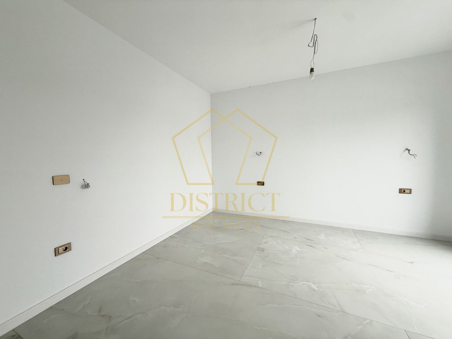 Duplex premium 4 camere, 2 balcoane | Covaci - Poză 11