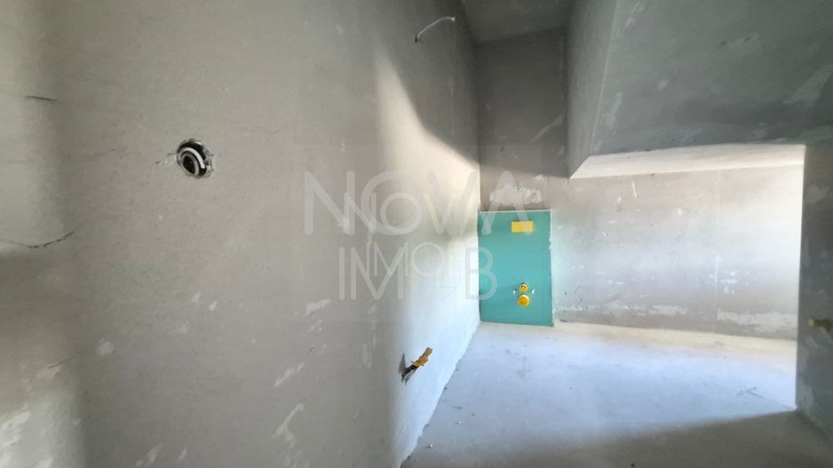 Casa generoasa cu 7 camere, 3 bai, dressing si parcare – Sura Mica - Poză 10