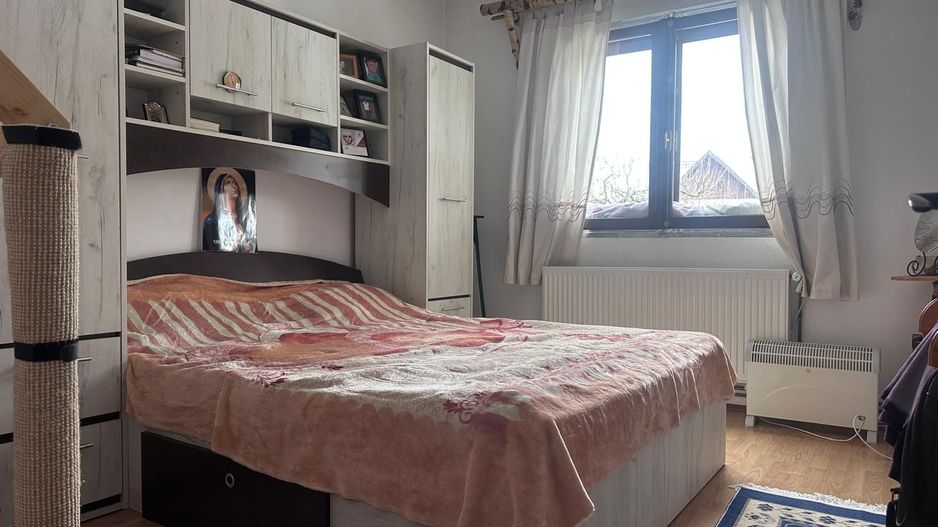 Casă de vânzare în Pucioasa! - Poză 13