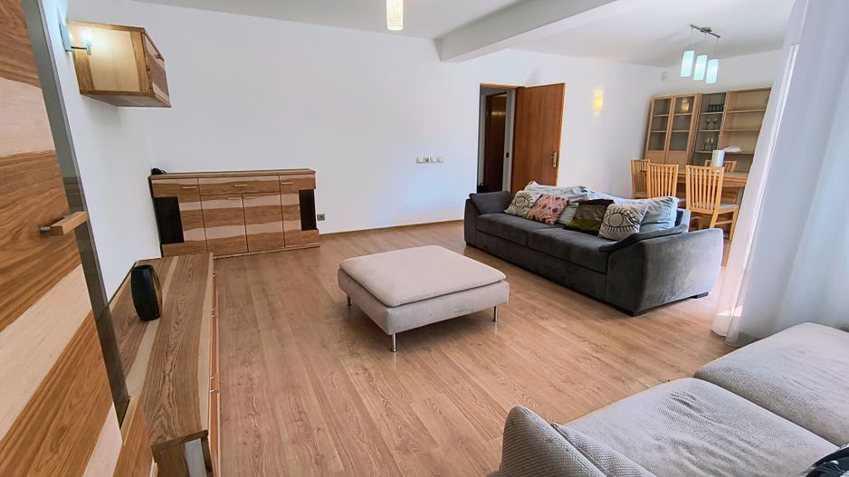Vila Complex The CLASS,- rond OMV Pipera- curte - Poză 6