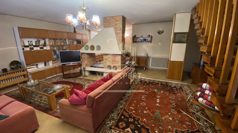 VILA 5 CAMERE, TEREN 1500 MP, CENTRAL CAMPULUNG - Poză 2