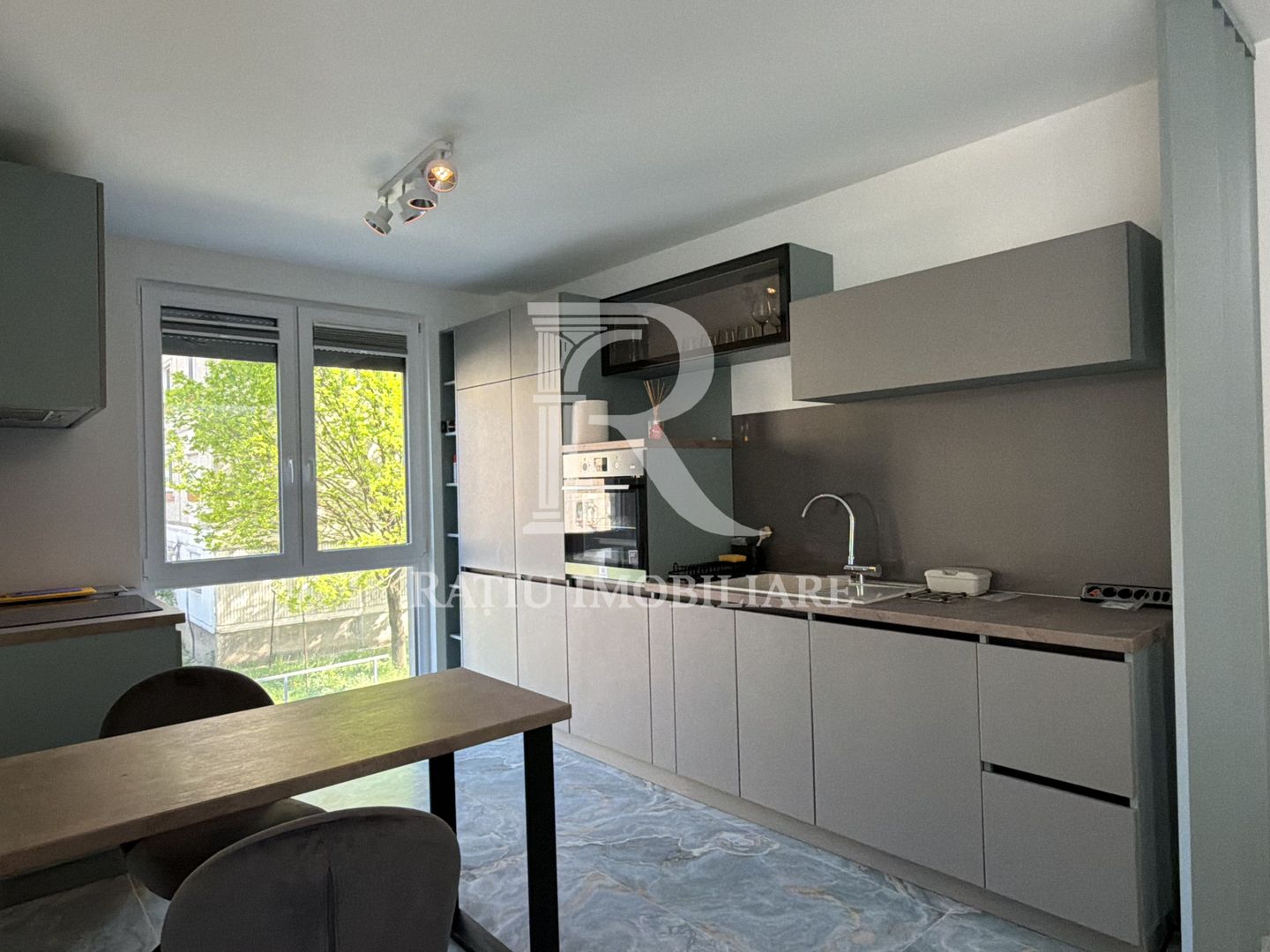 Apartament de LUX de închiriat – PRIMA ÎNCHIRIERE | Locație CENTRALĂ - Poză 11