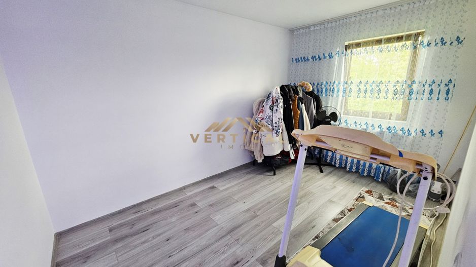 Vila 6 camere la intrare in Dobreni - Poză 13