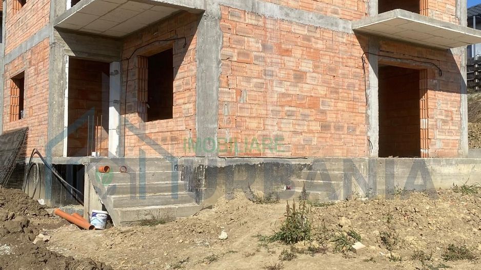 Case individuale P+E de vânzare în Valea Adâncă, Strada Debarcaderului, cu vedere spre Lacul Iezăreni - Poză 2