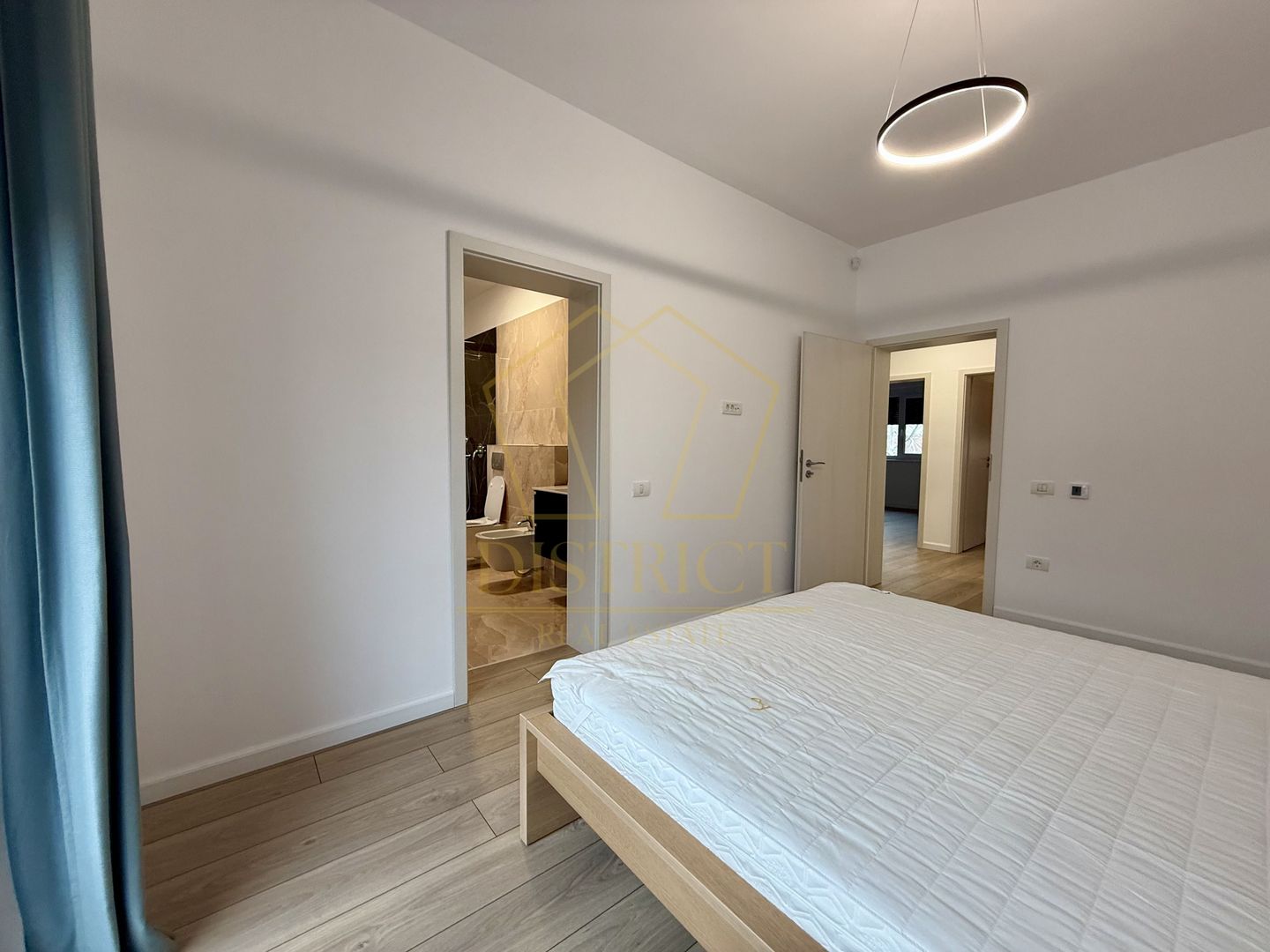 Duplex despartit prin garaj cu 5 camere  |  Dumbravita - Poză 6