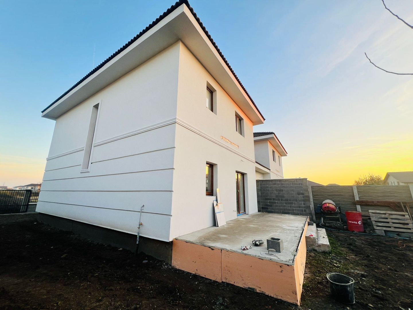 Duplex despartit prin camera tehnica - Poză 10