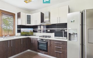 Casă spațioasă în Sântana - Poză 4