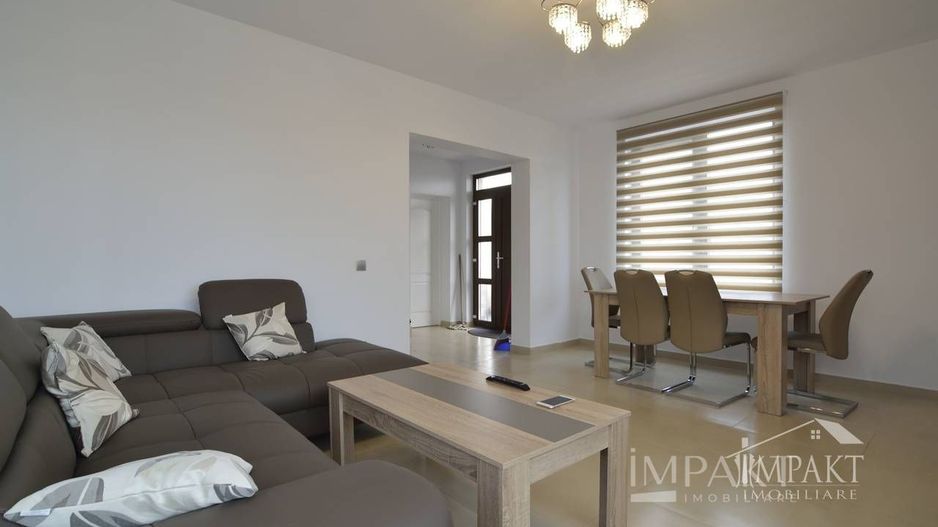 Casa cuplata cu 6 camere si curte in cartierul Intre lacuri. - Poză 2