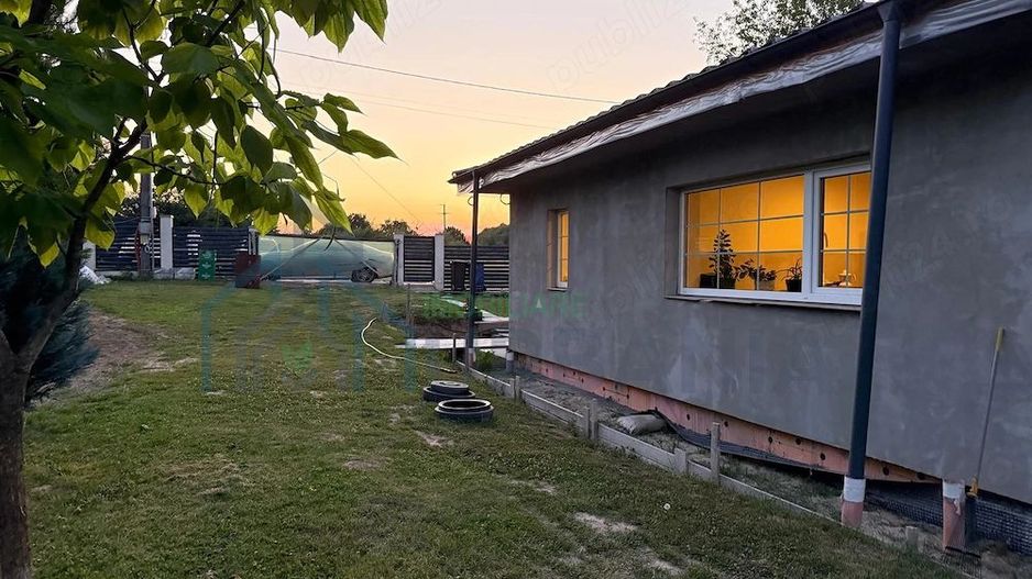 Casă de vânzare în zona Bucium, teren 946 mp, grădină și foișor - Poză 2