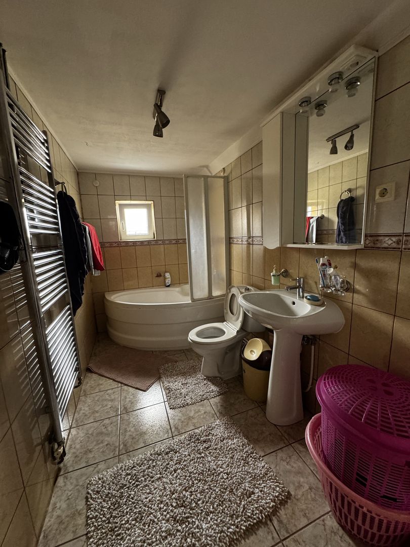 Casa de Vânzare cu lac - Poză 12