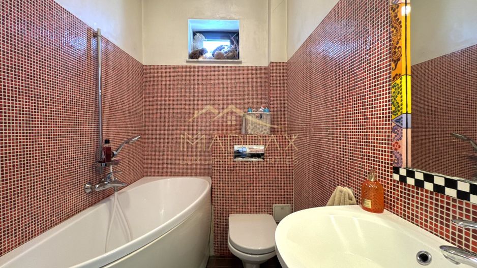 Vila cu 5 camere *344mp* + 400mp Teren // Zona Bucurestii Noi - Poză 37