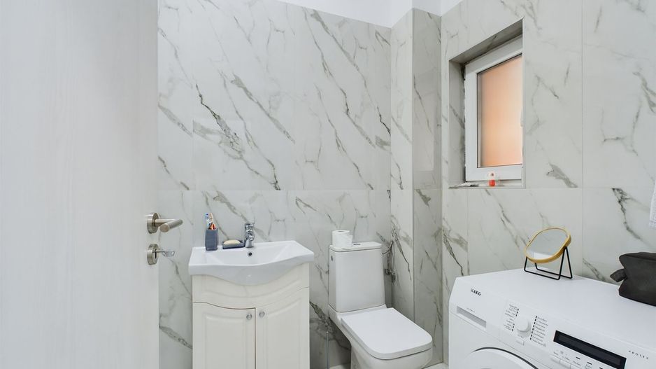 Apartament cu 8 locuri de parcare in Giroc - Poză 8