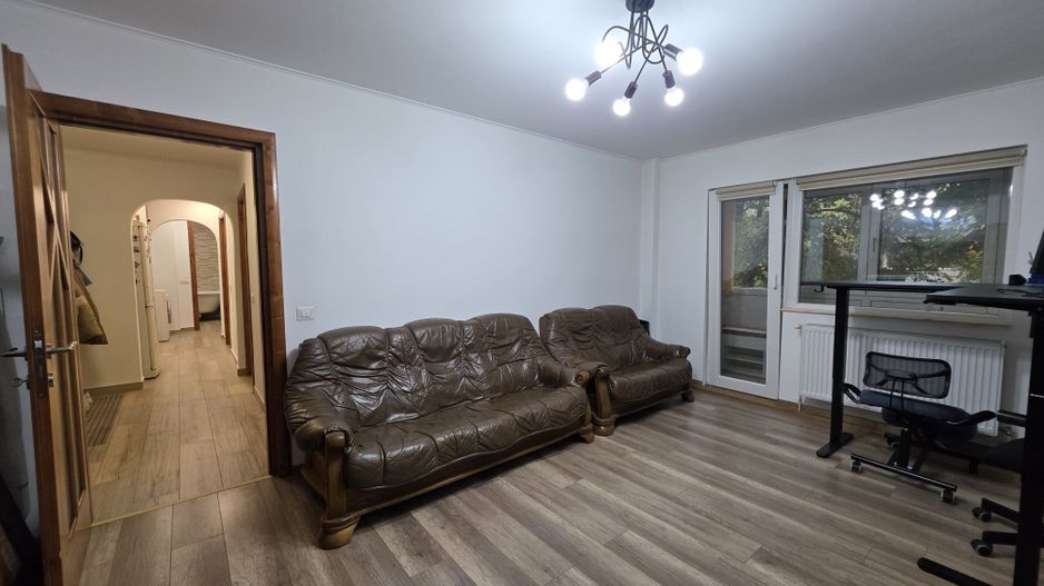 Renovat Top! Apartament 3 camere Teiul Doamnei - Poză 2