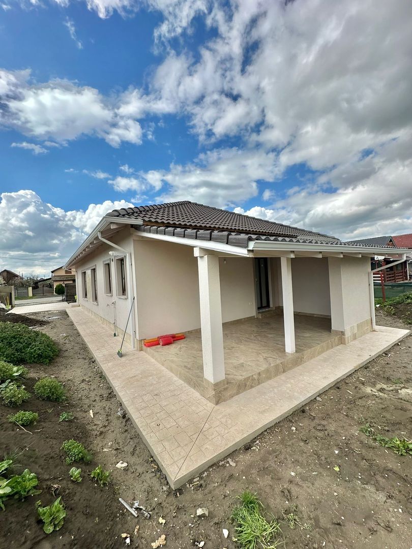 Individuala Parter Sanmihaiu Roman,4 Camere,2 Bai,Proiect Modern,Curte Amenajata - Poză 3