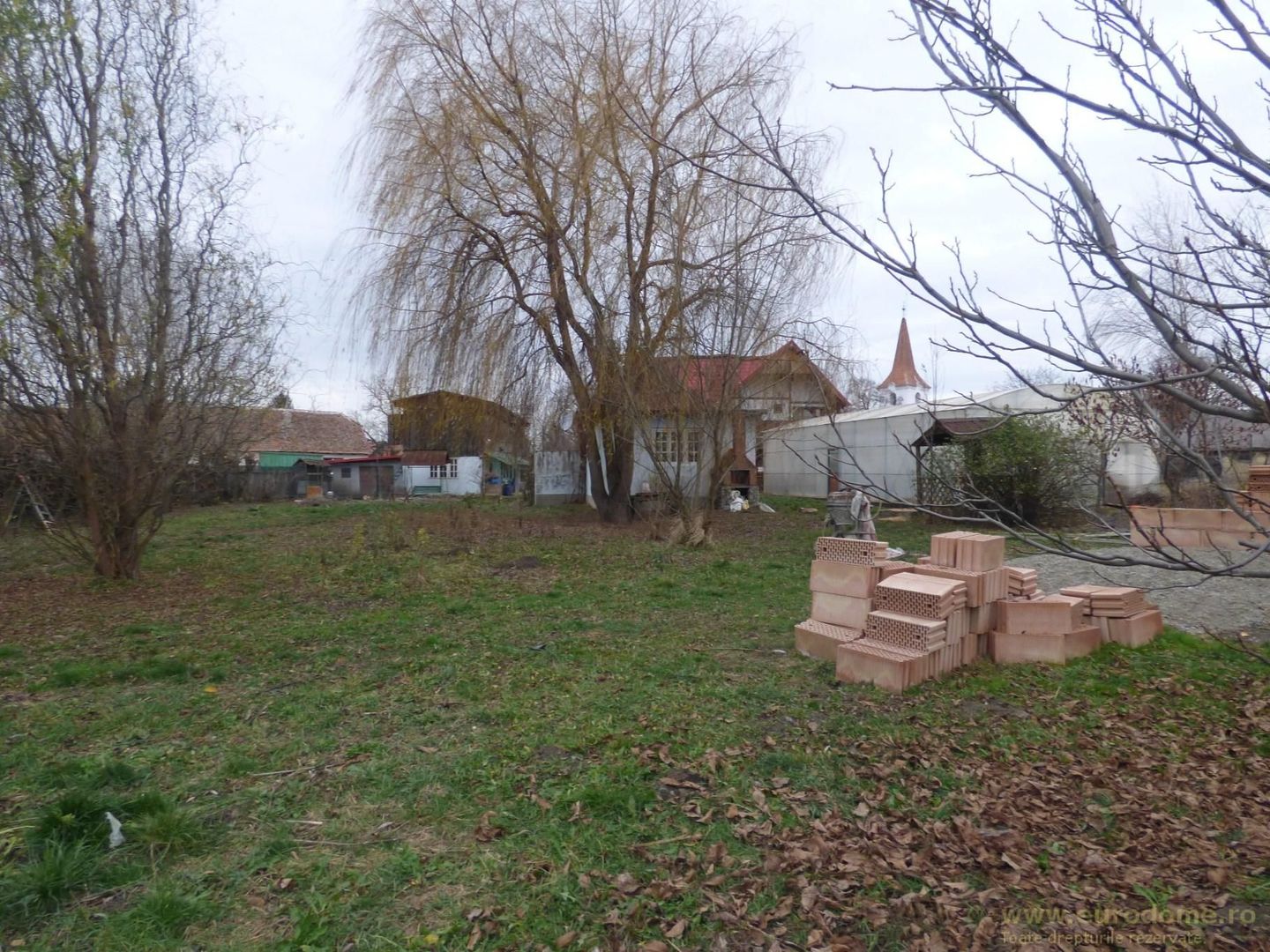 Proprietate deosebita - casa cu curte si livada - Poză 4