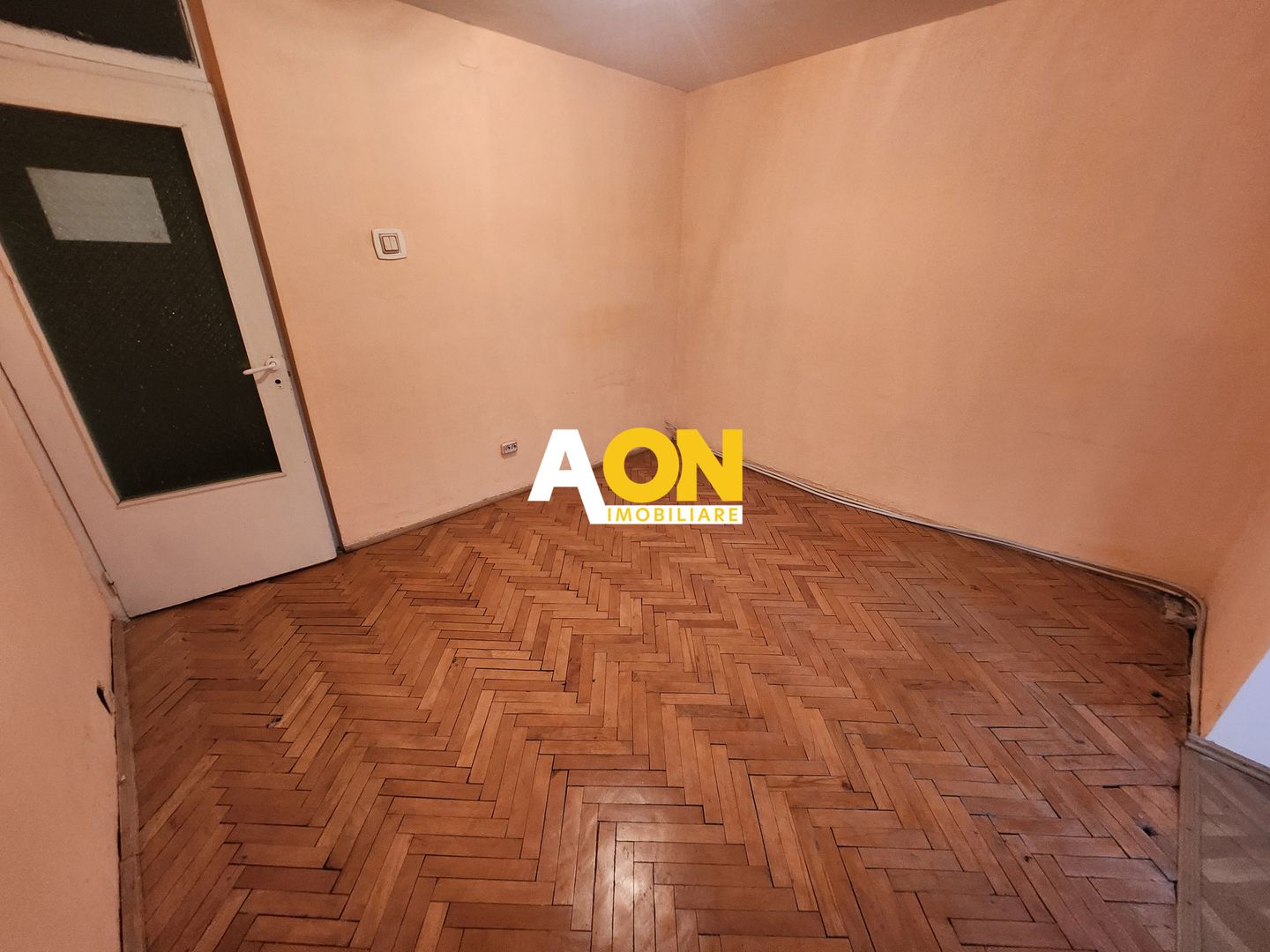 De vanzare apartament 3 camere, Cetate - Poză 3