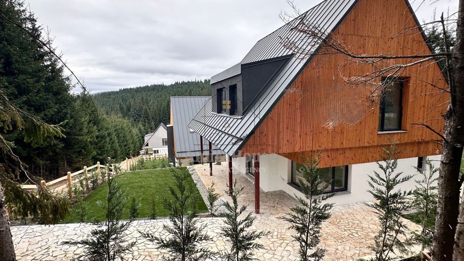 6 Case de vacanta localitatea Marisel jud Cluj la drumul Judetean DJ107P - Poză 2