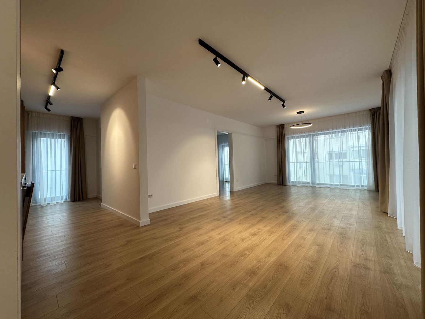 Apartament 3 camere de inchiriat Victoriei - Poză 1
