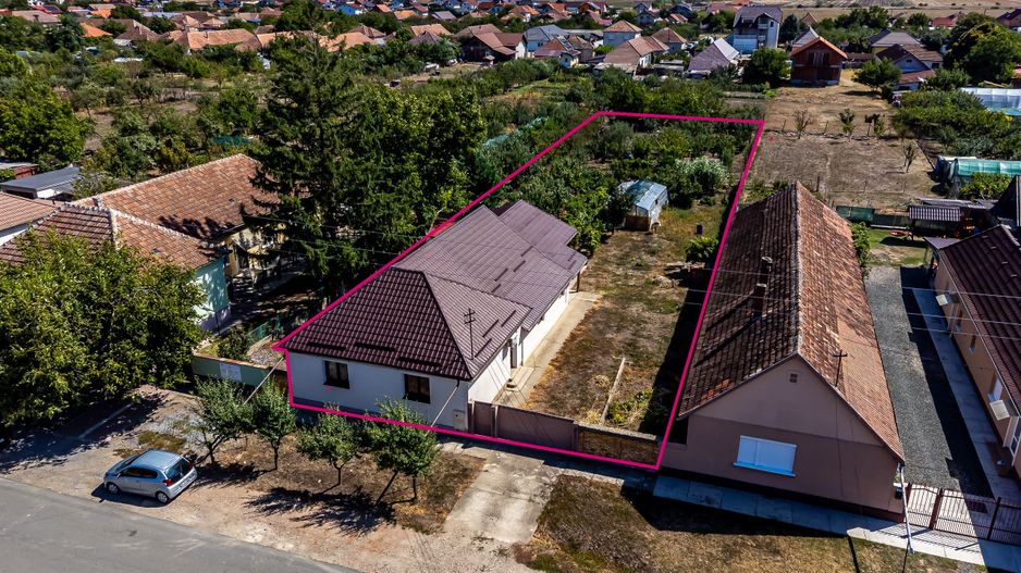 Casa din caramida 4 camere - Teren 1603mp - Livada, Arad - COMISION 0% - Poză 1