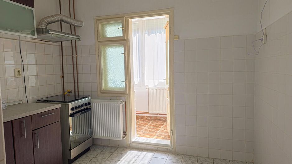 Soarelui - Scoala 30 - 3 Camere, Decomandat, 2 Bai, Etaj 2, Centrala - Poză 5